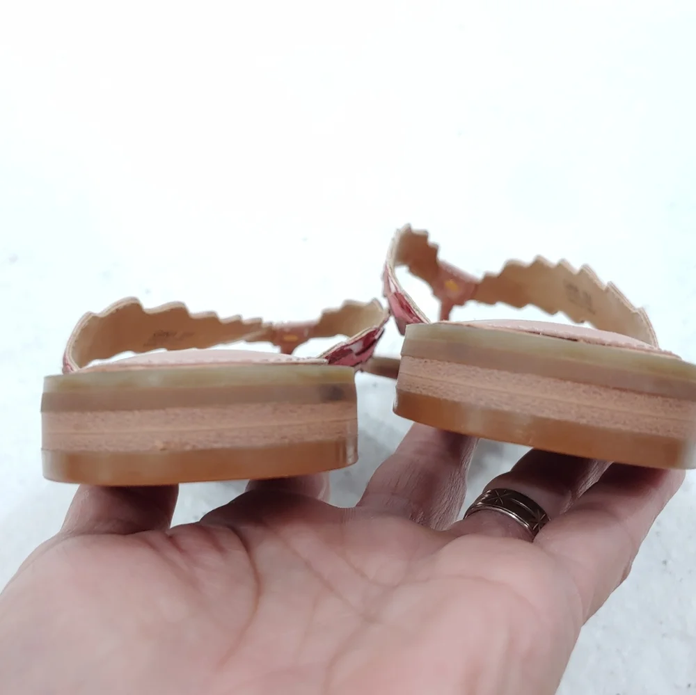 ISAAC MIZRAHI LEATHER GINA THONG SANDAL